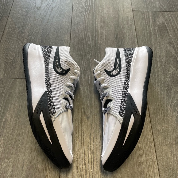 Nike Kyrie Flytrap VI White Black Basketball Sneakers DM1125-101